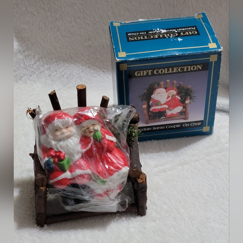 Vintage Santa & Mrs. Claus Porcelain Figurine With Wooden Bench